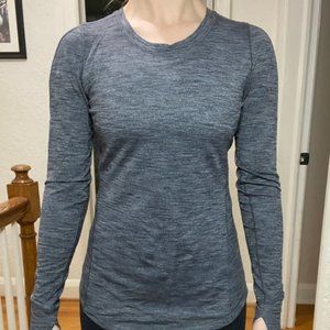 Heather gray lululemon long sleeve size xs
